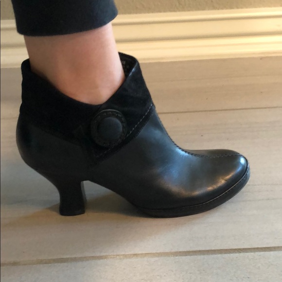 Clarks Indigo ankle bootie - Picture 2 of 9